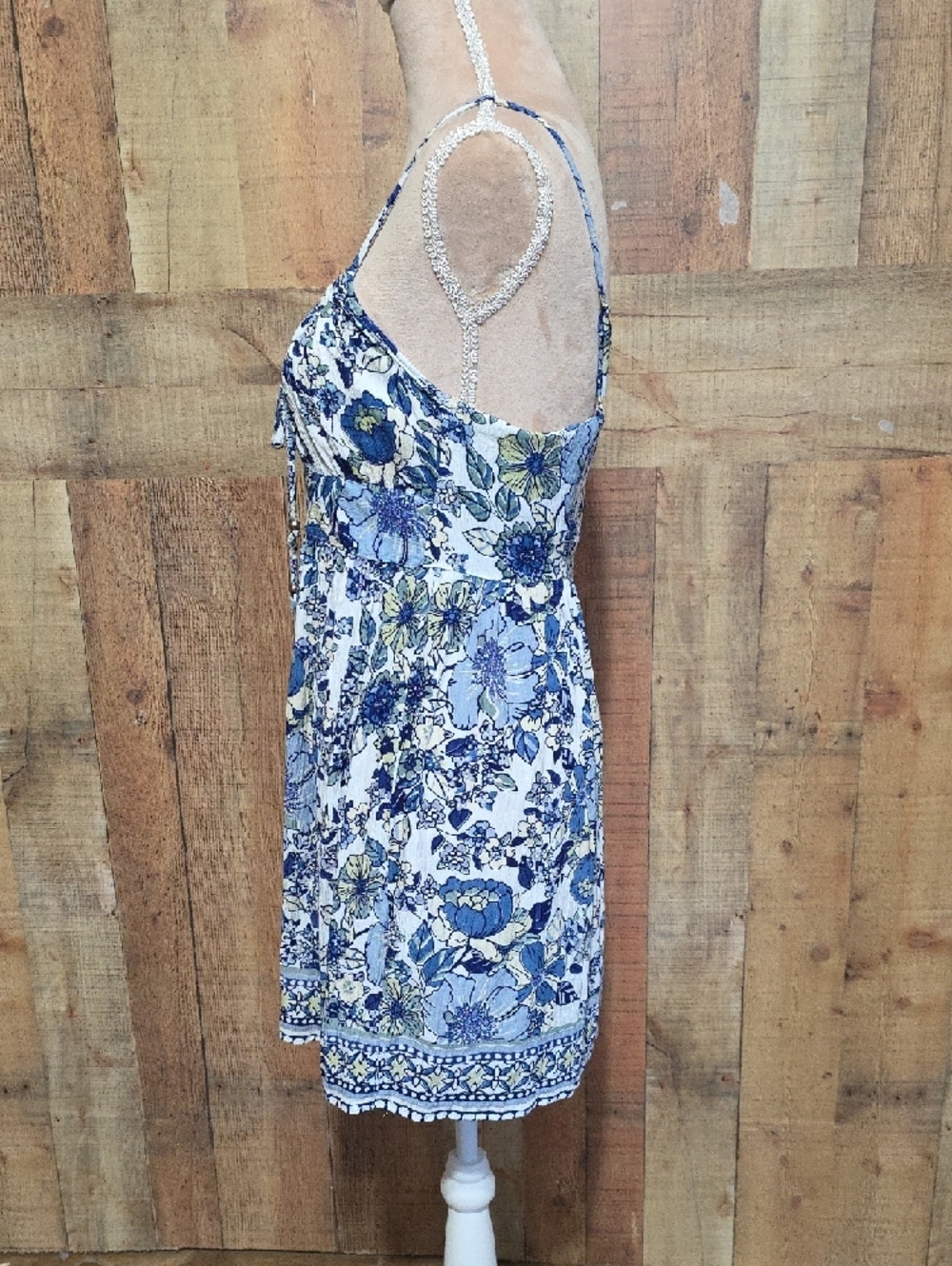 Clearence - Angie Blue and White Floral Spaghetti-Strap Mini Dress - Picture 7 of 8